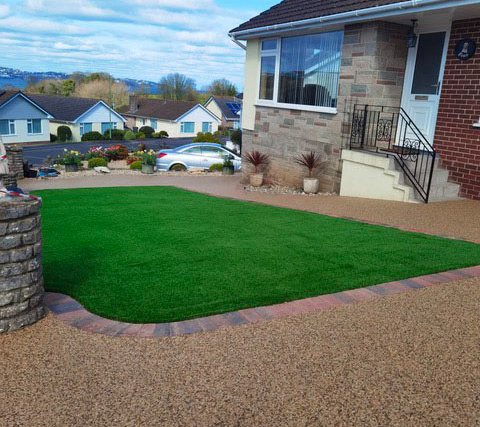 When deciding if a Resin driveway is a right fit for you; how long your drive will last is an important aspect to consider.